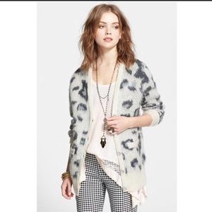 Free People Out of Africa Fuzzy Snow Leopard Cardigan
Sweater Long - Size Small